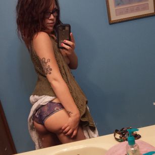 Model - Alice Vanity 5