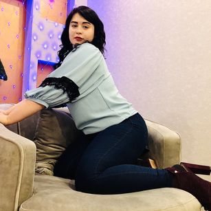Model - Naomi_Di brunette
