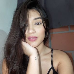 Model - Emmajones22 naked