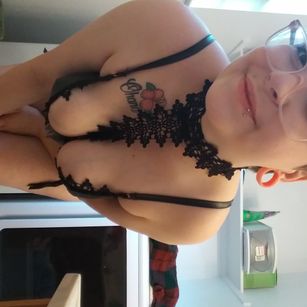 Model - Tweets strip