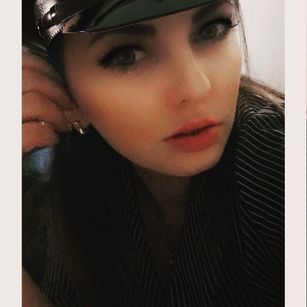 Model - Sashenka cum