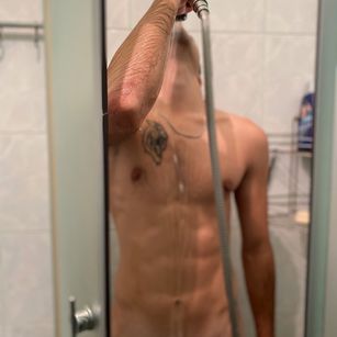 Model - edramzi hairy