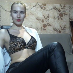 Model - Mishel longlegs