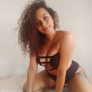 Model - Emma Foxx dildo