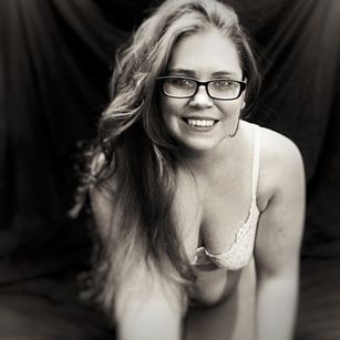 Model - Daisy Sinn deepthroat