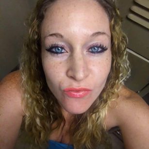 Model - LusciousLeigha toys