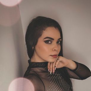 Model - sofia dildo