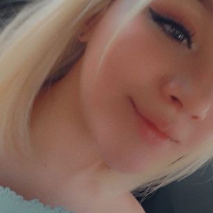 Model - lexiebiancci blonde
