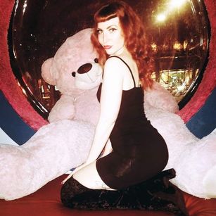 Goddess Loretta mistress Model - Goddess Loretta mistress