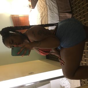 Model - ObeyQueen footfetish