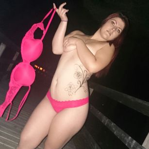 Model - Brandi hairpulling