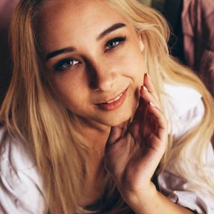 AppleBrandy young Model - AppleBrandy young