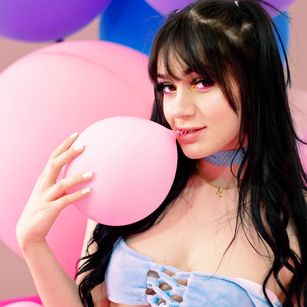 Model - EmilyPrada fingering