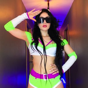 Model - EmilyPrada fingering