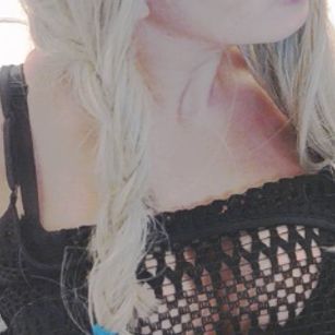 Model - emmmyllyyy bigtit