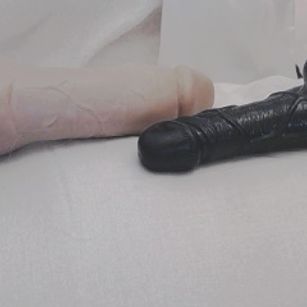 Model - emmmyllyyy caress