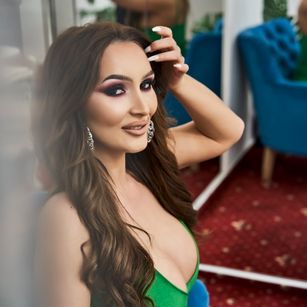 Model - SerenaClaire sexy