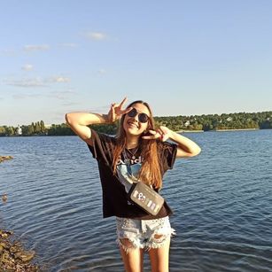 Model - Nesteaaa horny