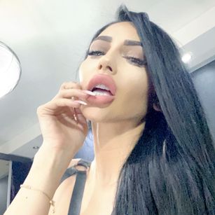 GoddessV dominant Model - GoddessV dominant