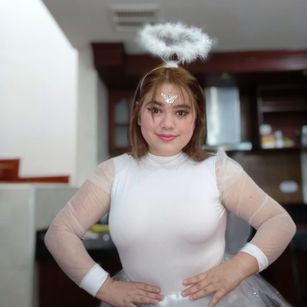 Model - mia sweet dildo