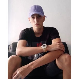 Model - Carlos Tovar cum