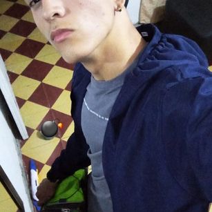 Model - Carlos Tovar latino