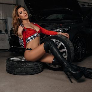 Model - Chloe Rocks boobs