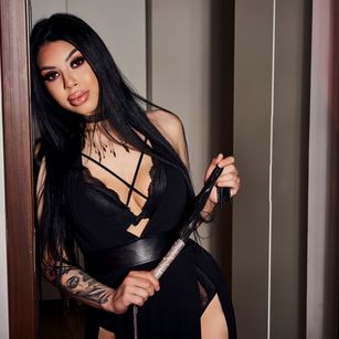 Model - SashaHendrix kinky