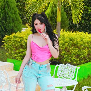 Model - EmilyPrada dildo