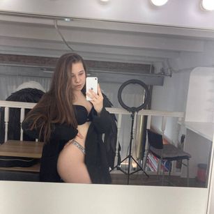 Model - Alice brunette