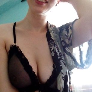Model - Sabrina  Kin cum