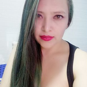 Model - Ayleen tits