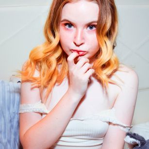 Model - Daisy Lolly girlnextdoor