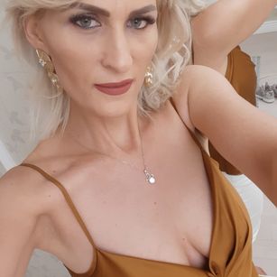 Model - Lisa Bailey ass