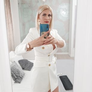 Model - Lisa Bailey feet