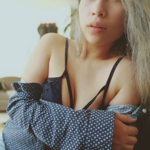 Model - JulietaAdams chat