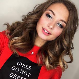 Model - CutieLinnJ boobs