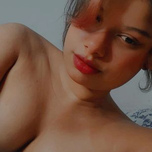 Model - Sarah Miller cam2cam