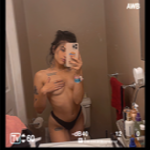 Model - Zoe Heartz petite