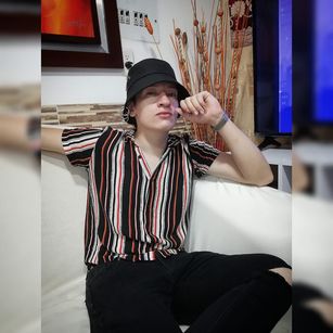 Model - harry  phil cum