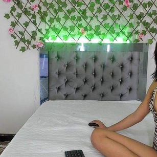 Model - Larissa Camila feet