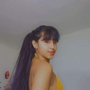 Model - Larissa Camila latina