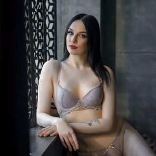 Model - AnnaGilian sexy