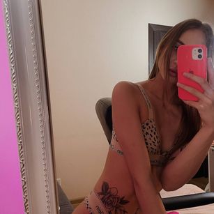 Model - Holly bigass