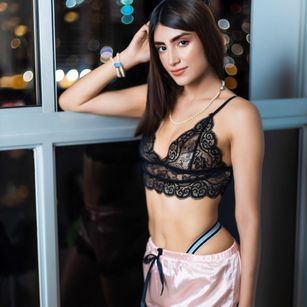 Model - sofia katie latina