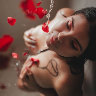 Model - AdeleSilva oit
