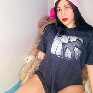 Model - SaraTease fingering