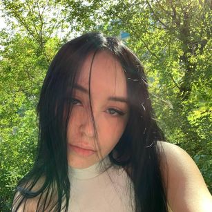 Model - tiona_pose dildo