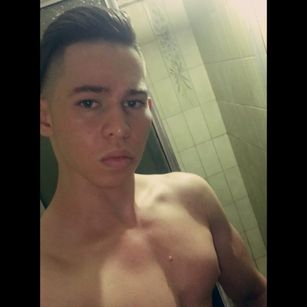 Model - Mad naked