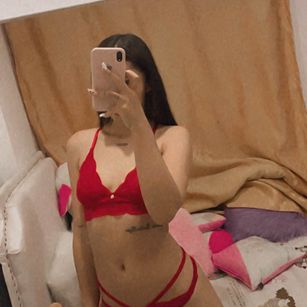 Model - Anesha Golden latina